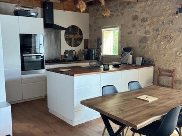 À LOUER Belle maison en pierre meublée avec piscine