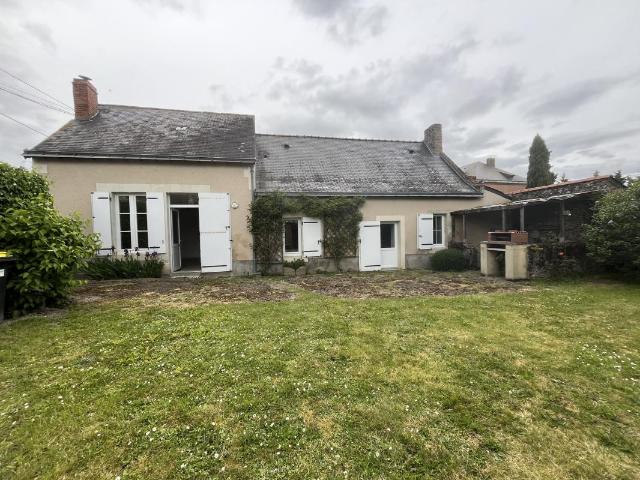 A LOUER BELLE PETITE MAISON BOUCHEMAINE