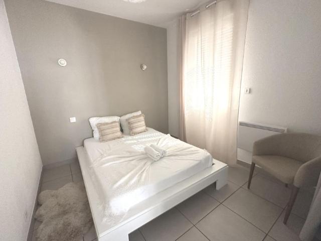 A LOUER BEZIERS APPARTEMENT DE TYPE 2 MEUBLE