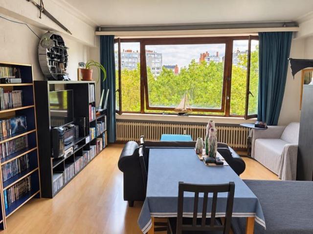 À LOUER BLD AVROY STUDIO MEUBLÉ 45 M2 LUMINEUX