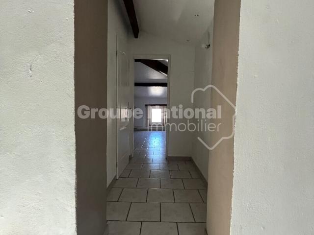 A LOUER BOULBON Appartement T2 dans le centre du village