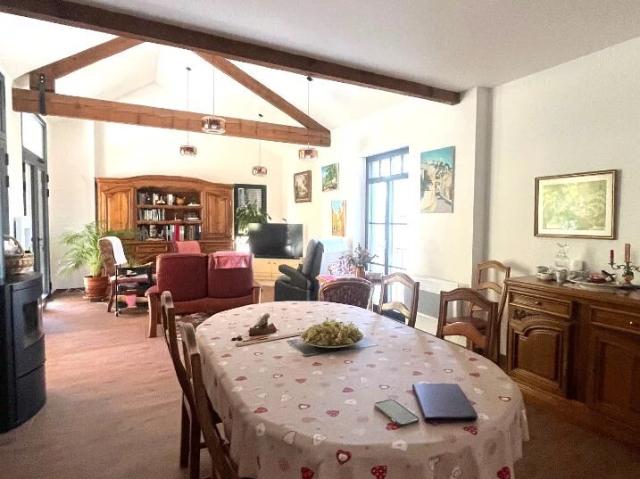 A LOUER BOULBON Partie de mas R+1 avec 3 chambres, extérieur