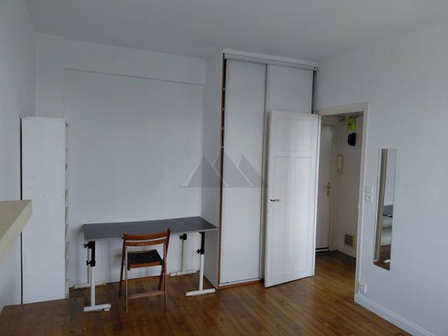 A LOUER BREST CENTRE APPARTEMENT T1 MEUBLE ASCENSEUR