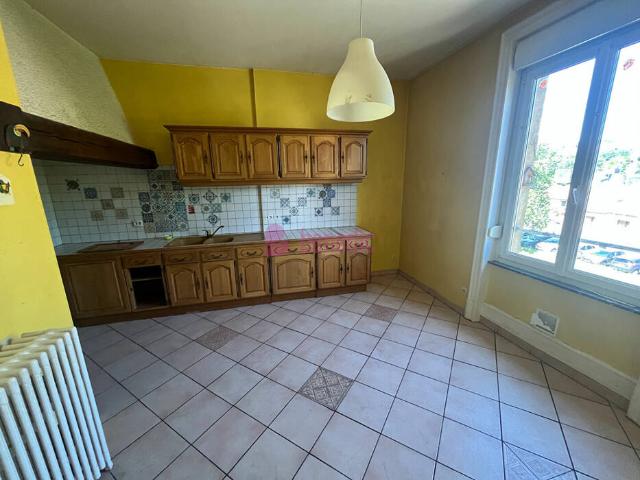 A LOUER BRIEY F4 CAVE et BALCON