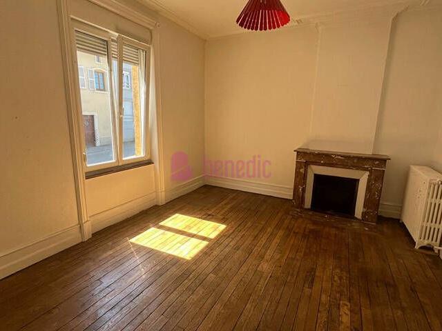 A LOUER BRIEY F4 CAVE et BALCON