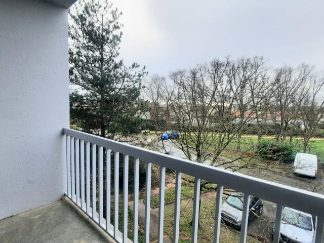 A LOUER CUGNAUX Appartement T2 44 m² au 2eme étage avec cuisine équipée loué meublé G572 FG