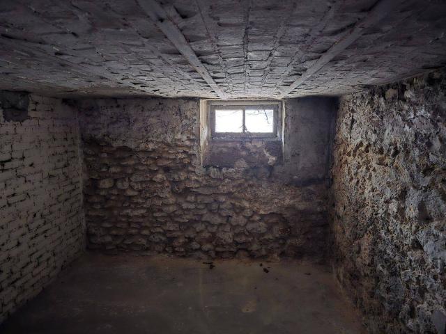 A louer – Cave 13 m²