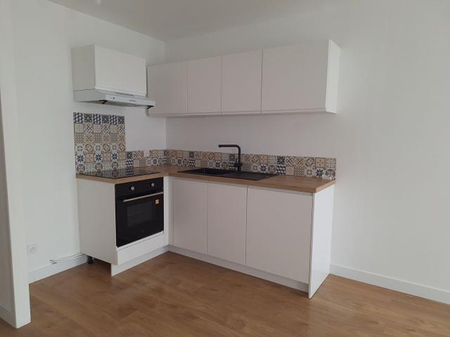 A LOUER CAZERES Appartement T2 de 49 m² entièrement rénové avec belle cuisine aménagée et équipée G1312