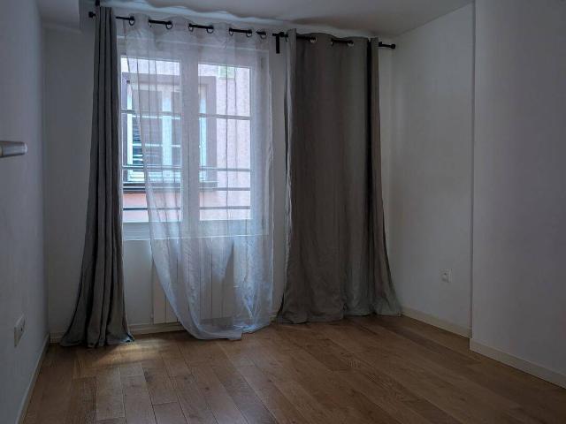 A louer centre ville 3 pièces 57 m² Place des Tripiers