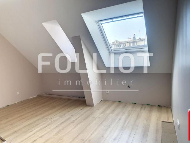 A LOUER centre ville VIRE NORMANDIE bel appartement T4 de 80 m2 avec VASTE SÉJOUR