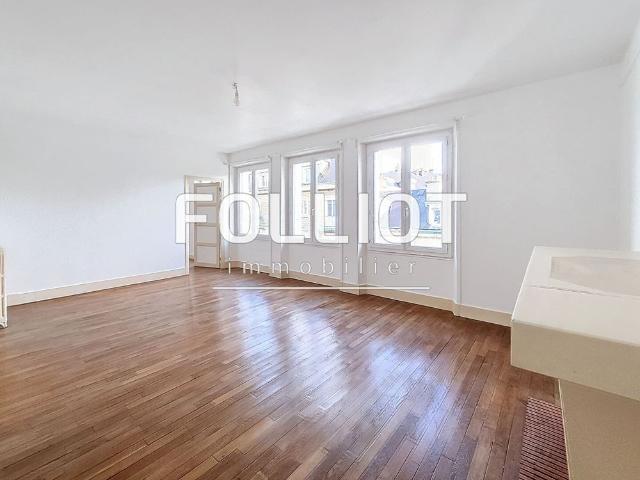 A LOUER CENTRE VILLE BEAU T3 DE 86.10 m2 TRES LUMINEUX SITU� AU 2EME ETAGE