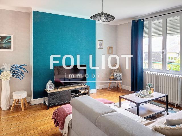 A LOUER CENTRE VILLE DE VIRE BEAU ET GRAND F3 DE 93 M²