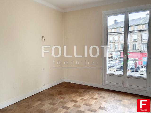 A LOUER centre ville de VIRE GRAND T2 LUMINEUX AVEC BALCON