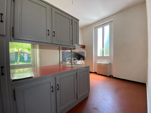 A louer, centre ville de Périgueux, jolie Maison bourgeoise T.9 avec jardin et garage