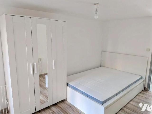 A LOUER CENTRE VILLE REIMS APPARTEMENT TYPE 2 MEUBLE AVEC BALCON RUE BARBATRE