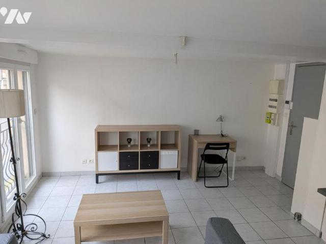 A LOUER CENTRE VILLE REIMS APPARTEMENT TYPE 2 MEUBLE AVEC BALCON RUE BARBATRE