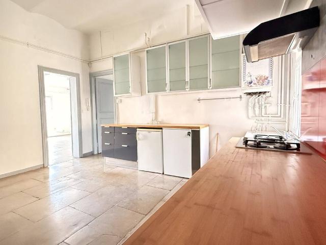 À LOUER CENTRE HISTORIQUE T3 DUPLEX 132 M² TERRASSE & CHAR