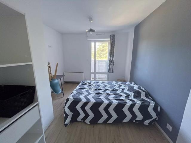 A LOUER CHAMBRE DANS GRAND APPARTEMENT EN COLOCATION 6 PERSONNES PROCHE METRO