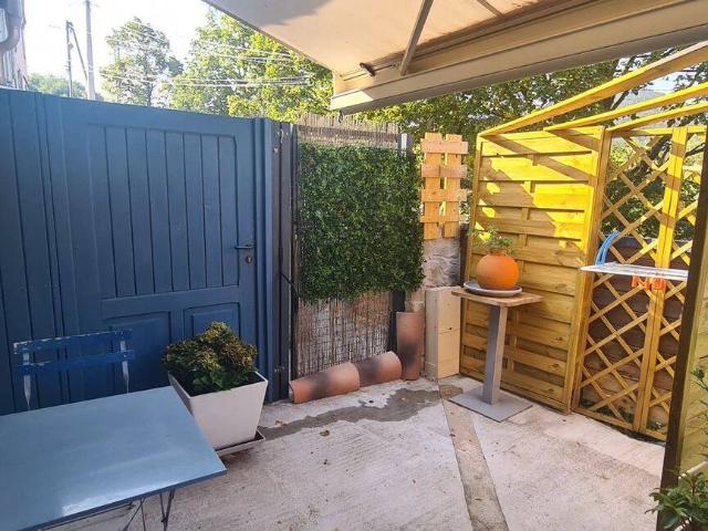 À louer – Charmant studio entièrement rénové avec terrasse et en