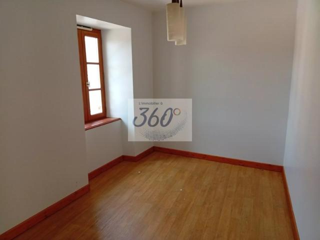 Charmante maison de village 2 pièces de 44 m² à Aigueperse