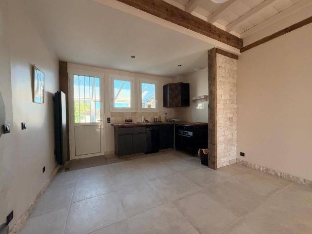 À louer: Charmante maison de 62 m² entièrement rénovée avec jar