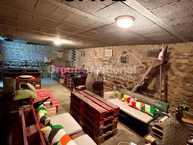 A LOUER Châteauneuf du Pape, Maison de village climatisée, 2 chambres, terrasse, garage, cave