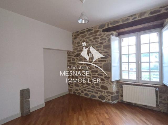 À louer chez Christelle Mesnage: DINAN PORT avec vue sur l