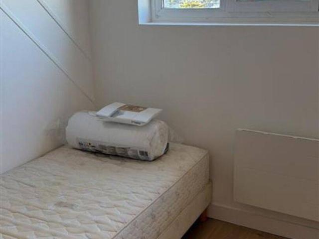 A LOUER chez BLOT STUDIO MEUBLE RENOVE RUE JEAN GUEHENNO