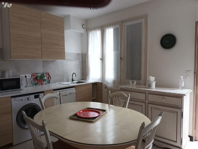 A LOUER COULADERE 31220 maison Mitoyenne en MEUBLE avec cour