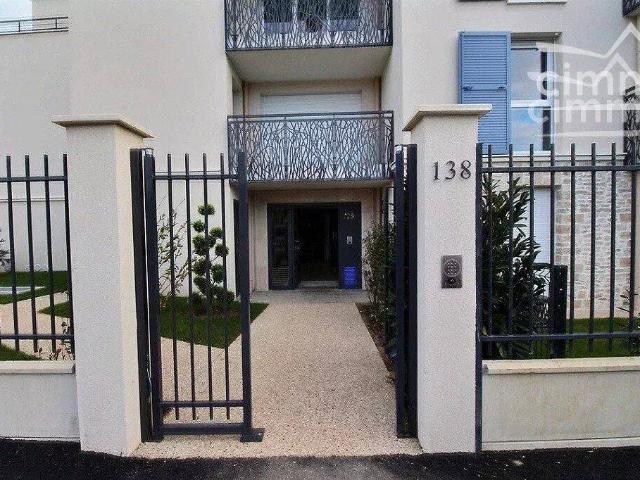 A LOUER, Courcouronnes, T3 récent R+1 56m² + balcon + parking