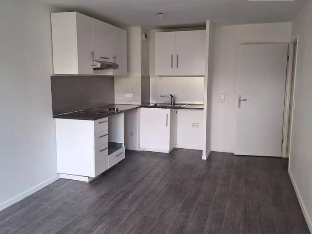 A LOUER, Courcouronnes, T3 récent R+1 56m² + balcon + parking double