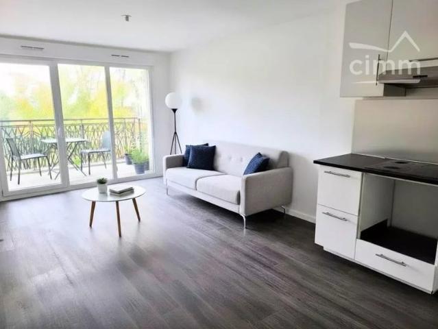 A LOUER, Courcouronnes, T3 récent R+1 56m² + balcon + parking double