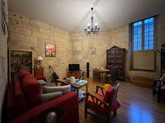 A louer, dans le coeur historique de Périgueux, bel Appartement T2 avec terrasse privative !
