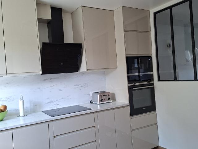 A LOUER DANS RESIDENCE CALME UN BEAU PAVILLON MEUBLE AVEC JARDIN ET TERRASSE TOUT PROCHE LYCEE INTERNATIONAL