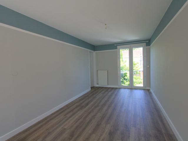 A louer, dans une petite copropriété appartement
