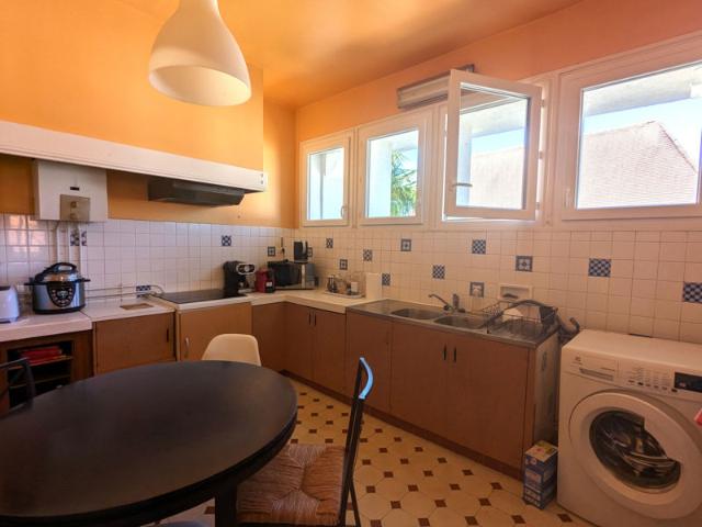 A louer de septembre à juin T4 de 110 m2 meublé au bourg d