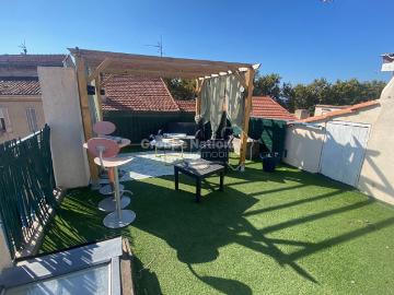 À louer en meublé Studio entièrement rénové avec toit terrasse de 30m2 à 2 pas du port de l'estaque plage