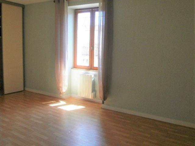 A louer en centre ville de SEGONZAC Appartement en duplex