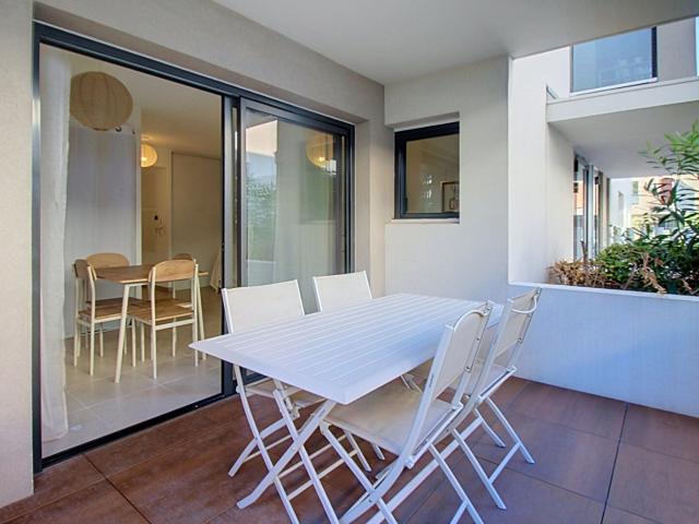 A LOUER EN EXCLUSIVITE PORT FREJUS LOCATION APPARTEMENT STUDIO MEUBLE de 33m2 environ