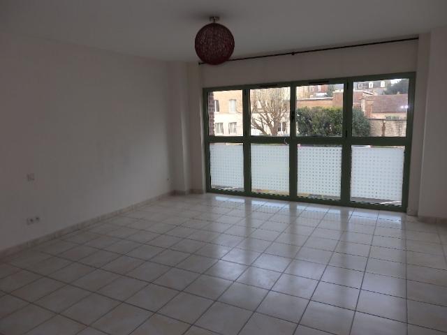 A louer F1 Résidence 76500 Elbeuf Réf BARB 1E L4