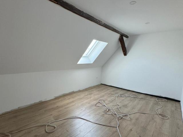 À Louer F2 Mansardé Rénové 33 m2 Bischwille