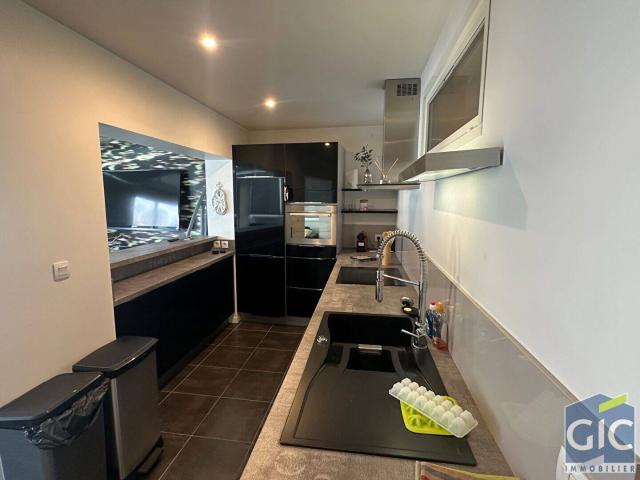 A LOUER F2 MEUBLE AVEC TERRASSE