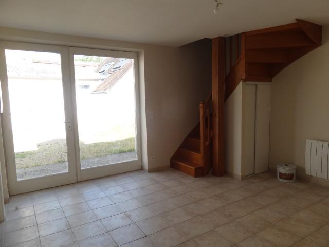 A LOUER F2 DUPLEX CHECY BOURG