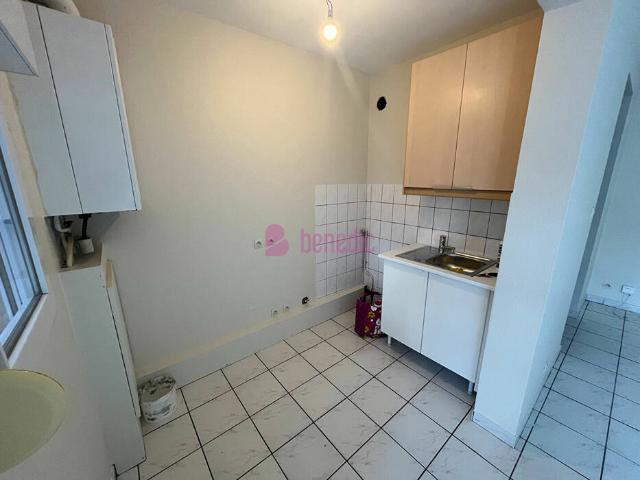 A LOUER F2 Rénové Thionville avec Balcon