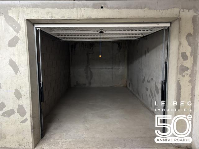 A LOUER GARAGE VANNES