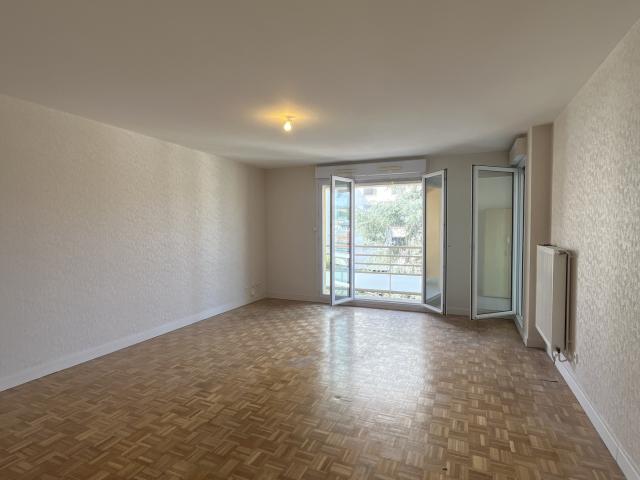 À louer – Grand appartement T4 de 80,19 m² avec garage et balcon – Laxou Boulevard Émile Zola