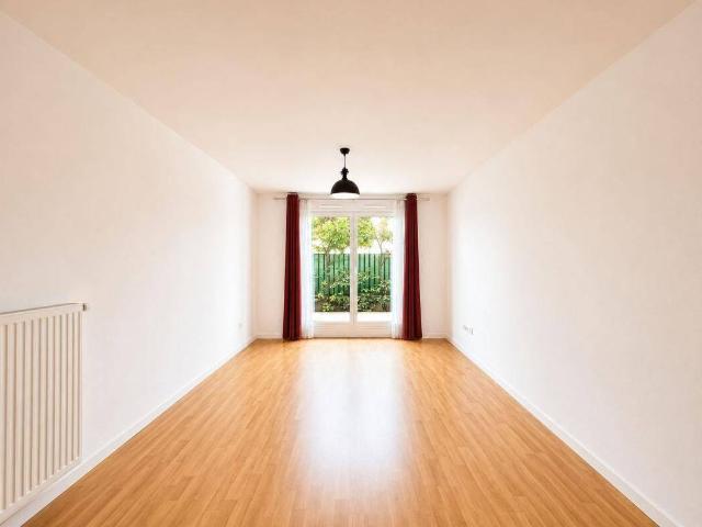 À LOUER – GRAND STUDIO 35 m² AVEC TERRASSE ET PARKING – CENTRE V