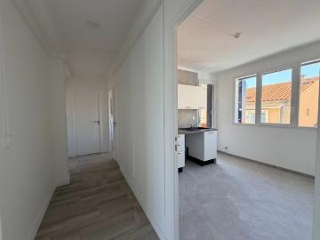 À louer Grand T2 neuf avec deux balcons Centre ville de La S