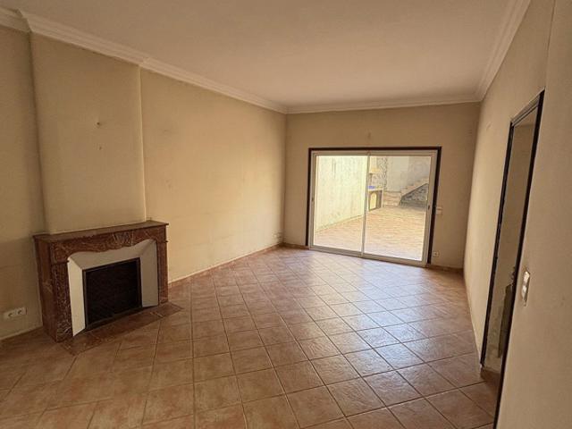 À Louer Grande Maison de Village T6 avec Cour