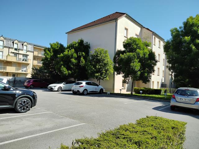 A louer, joli T3 en résidence avec terrasse et parking privatif, Autun